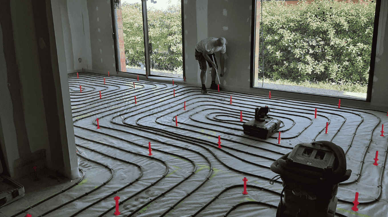 pose du chauffage au sol dans maison individuelle en chantier