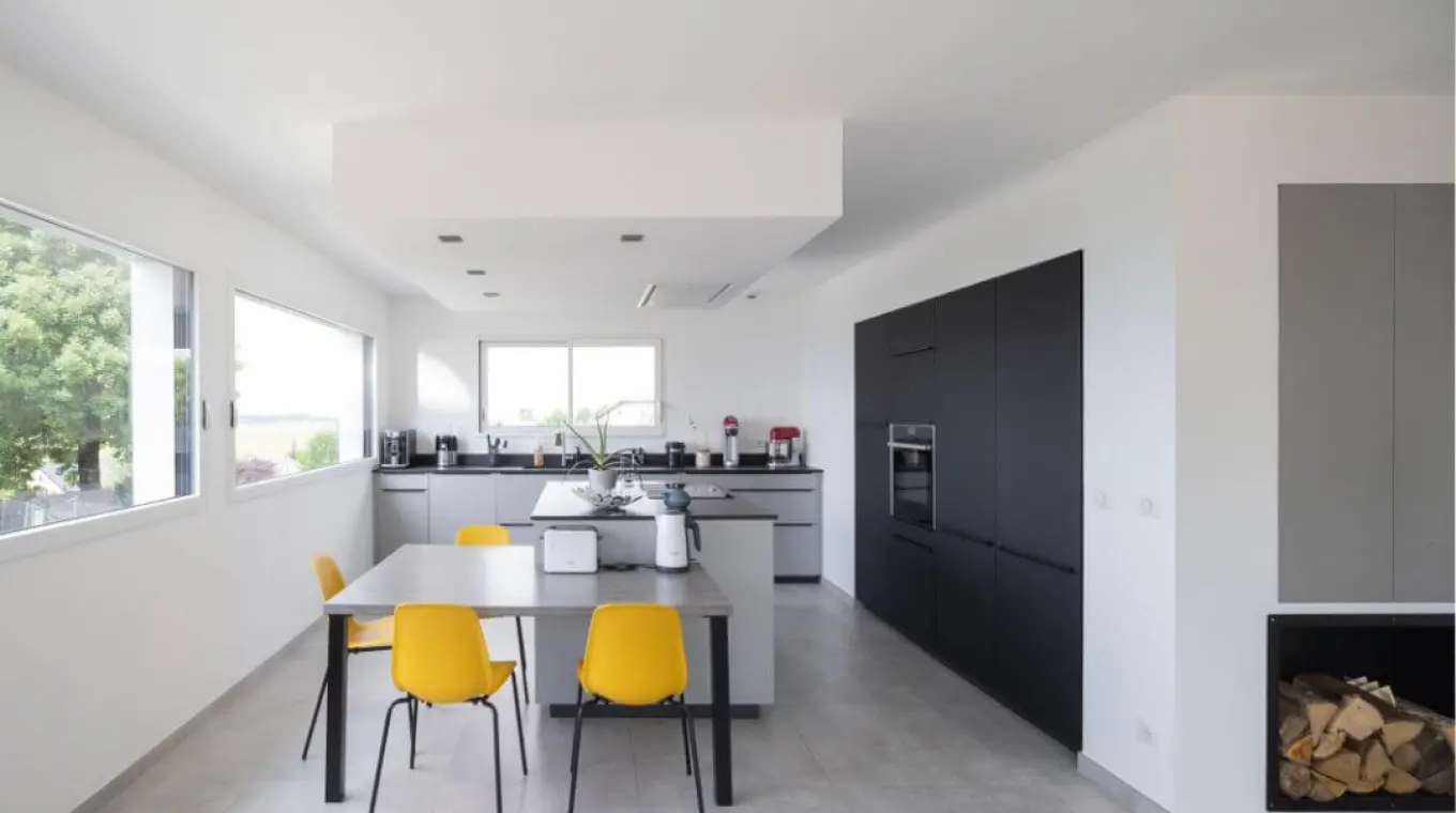 cuisine moderne noire et blanche